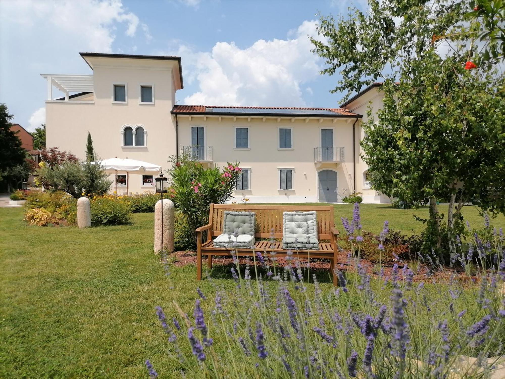 Relais Ca' Morenica Valeggio sul Mincio Bagian luar foto