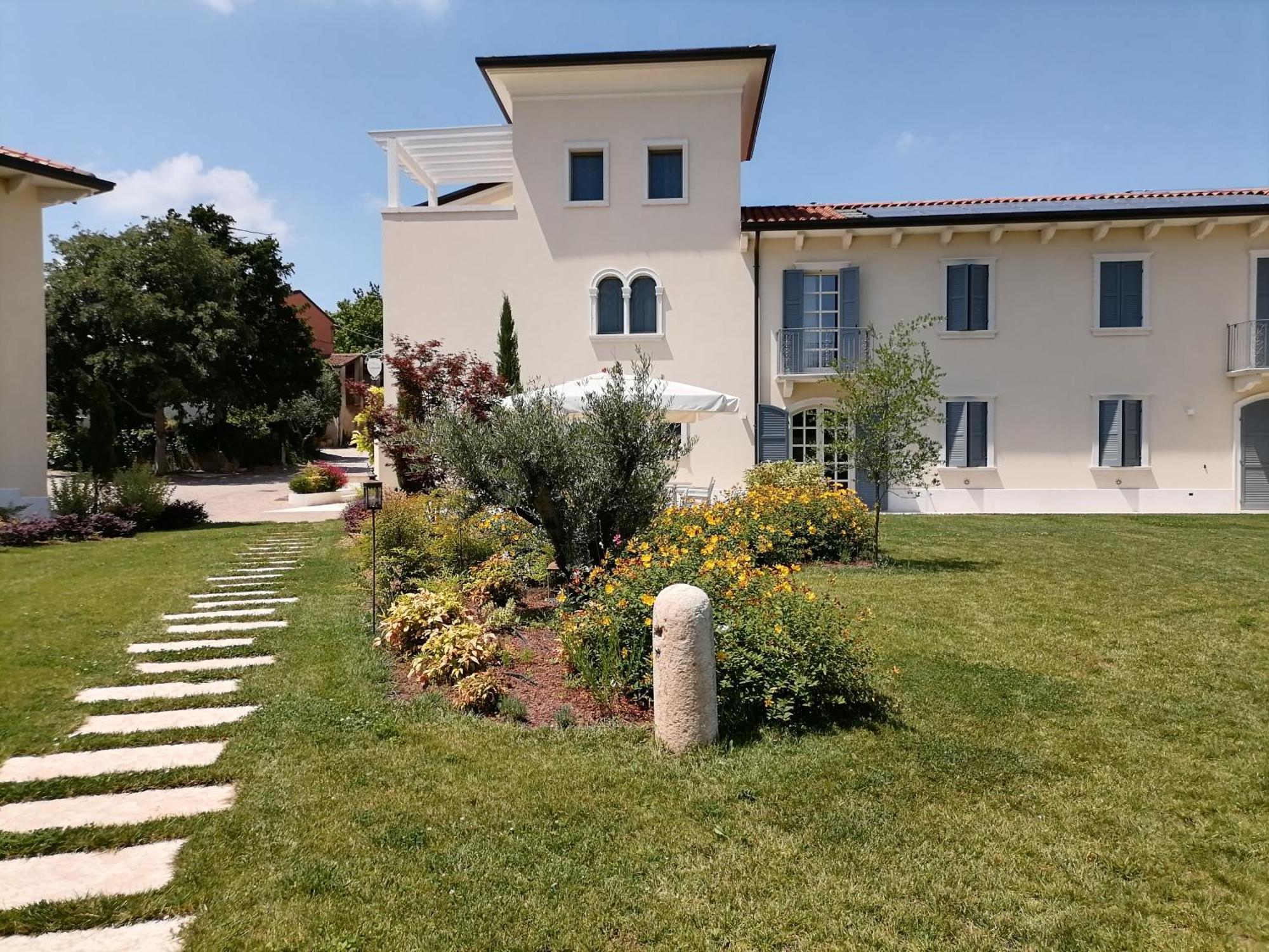Relais Ca' Morenica Valeggio sul Mincio Bagian luar foto